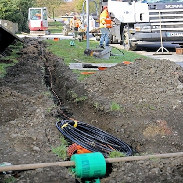 gigaclear fibre optic trench digging