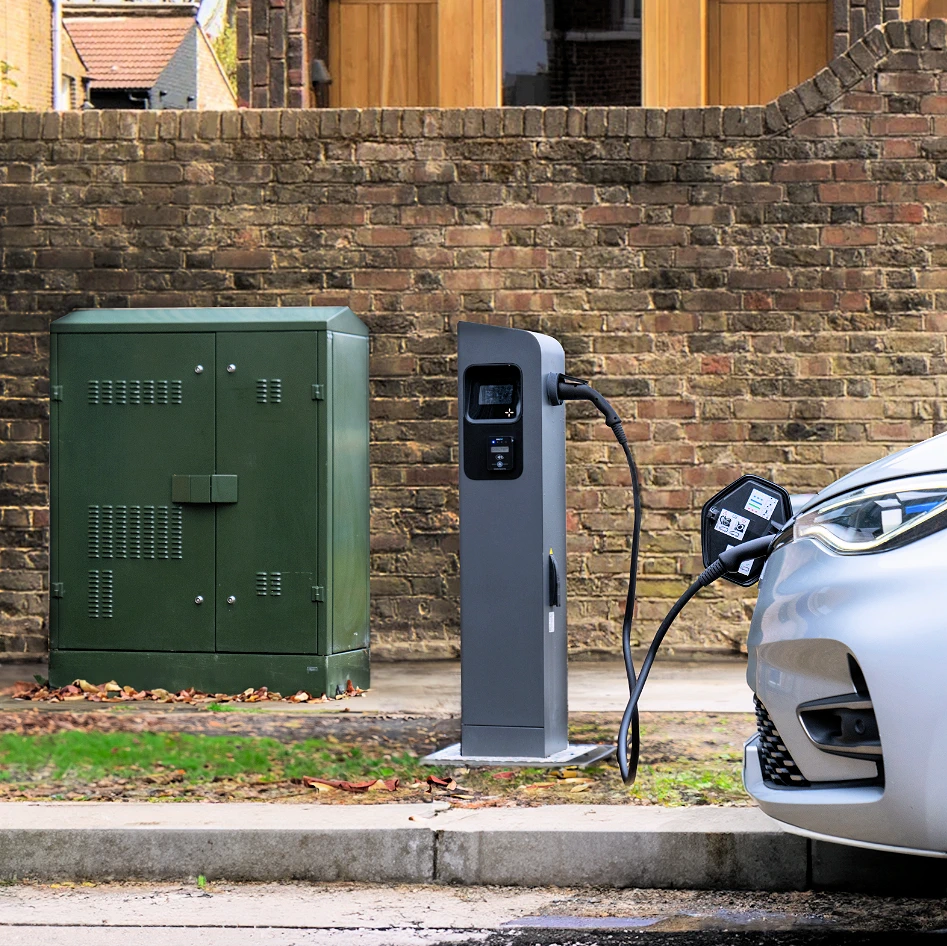 BT-Etc-EV-Charger-Next-to-Openreach-Broadband-Cabinet