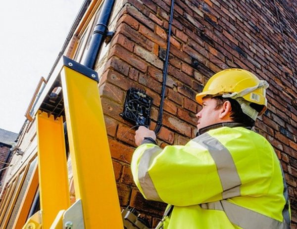 kcom engineer on side of building in hull