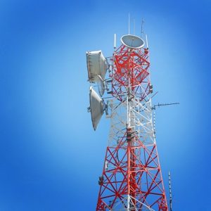 wireless microwave radio tower (123RF - 13813875)