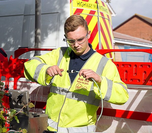 virgin media engineer connecting fibre optic cable