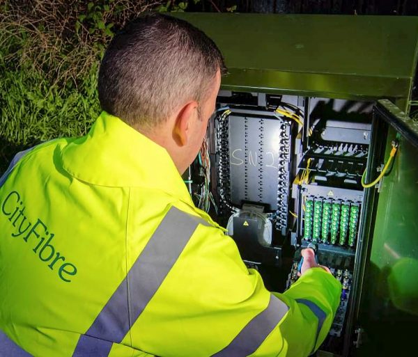 cityfibre_night_engineer_cabinet