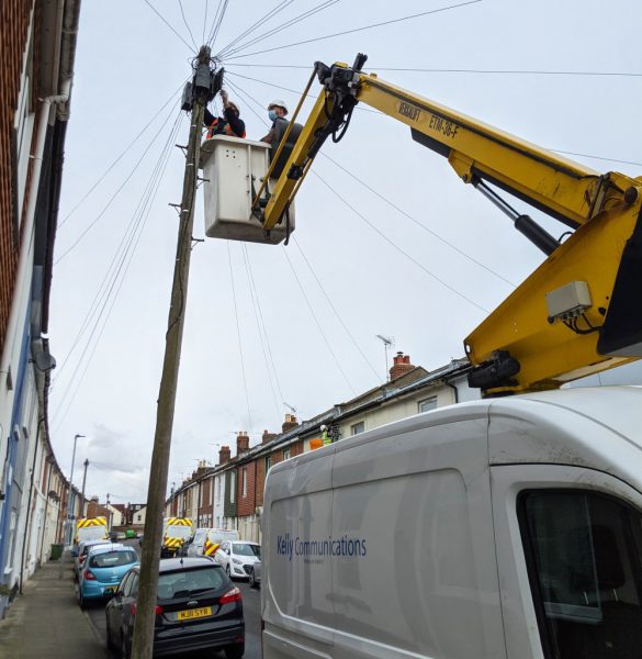 Cityfibre_contractors_up_pole_picture_fttp