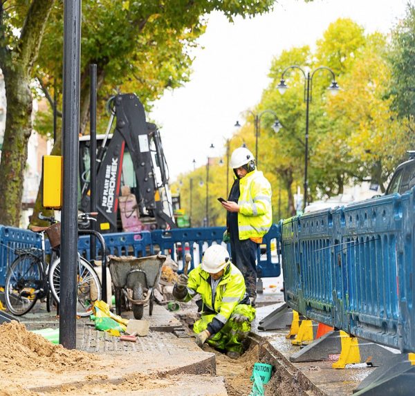 gnetwork_engineers_at_work