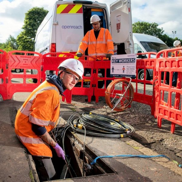 engineer in manhole openreach uk fttp 2020