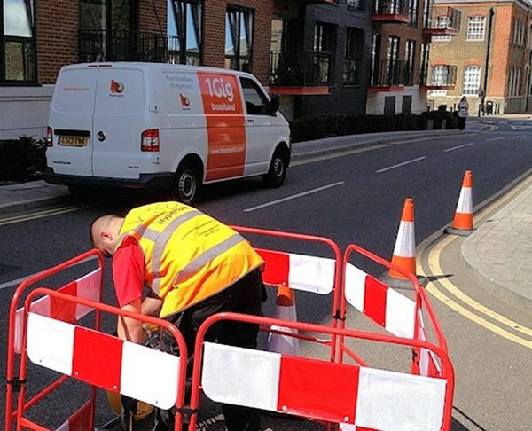 hyperoptic engineer working in street getreading
