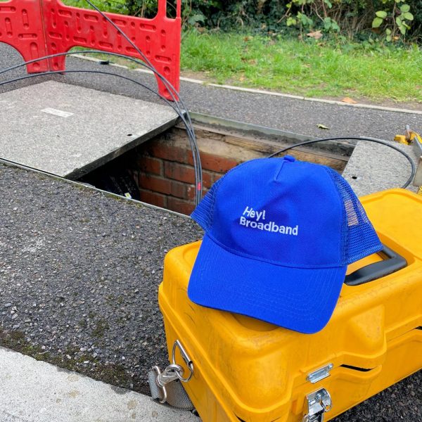 hey-broadband-engineer-fwn-hat-by-manhole