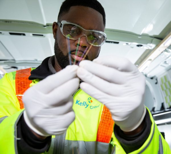 kelly_group_fibre_splicing_engineer