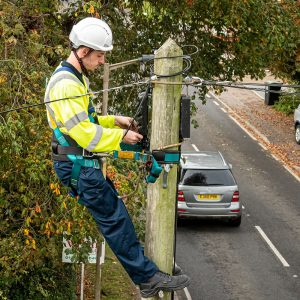 telegraph_pole_cbt_fttp_engineer_from_openreach