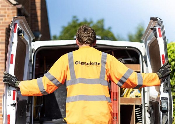 gigaclear_engineer_behind_van