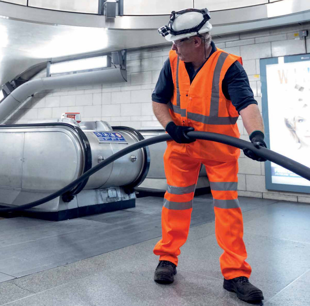 Trains-UK-London-Underground-Engineer-Fibre-Optic-Cable