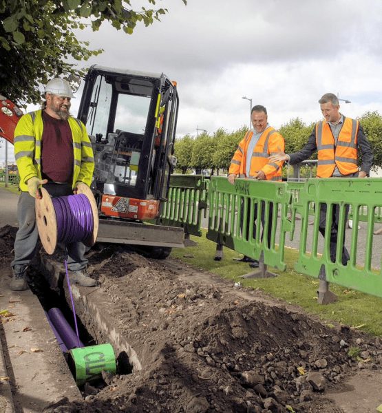 CityFibre-Enginers-Over-Trench