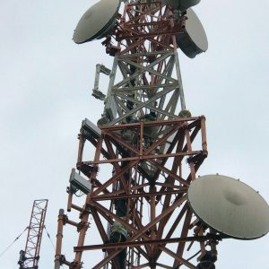 Curvalux-FWA-broadband-kit-on-mast