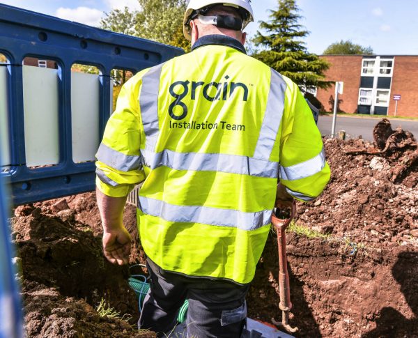 Grain-FTTP-Engineer-from-Behind