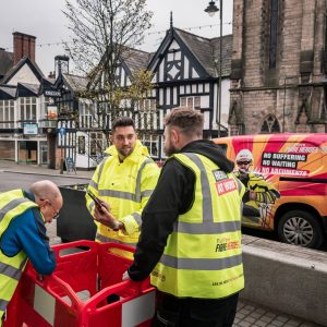 FullFibre-Engineers-on-Town-Street