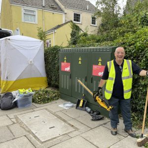 Ogi Street Cabinet and Engineer with Brush