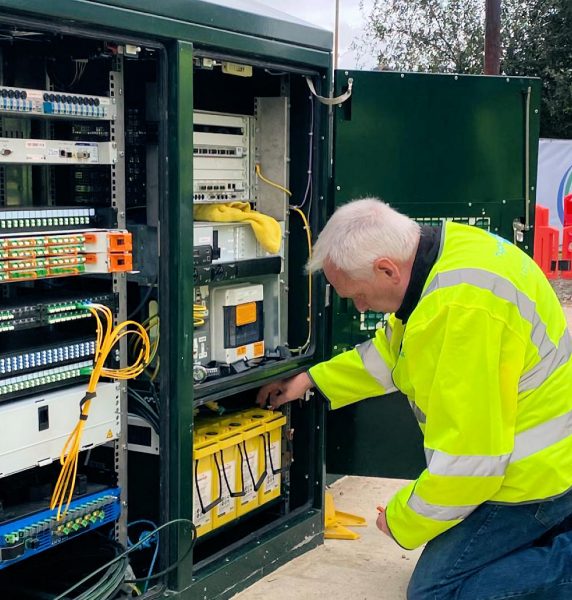 Hyperoptic-UK-Engineer-at-Street-Cabinet-2022