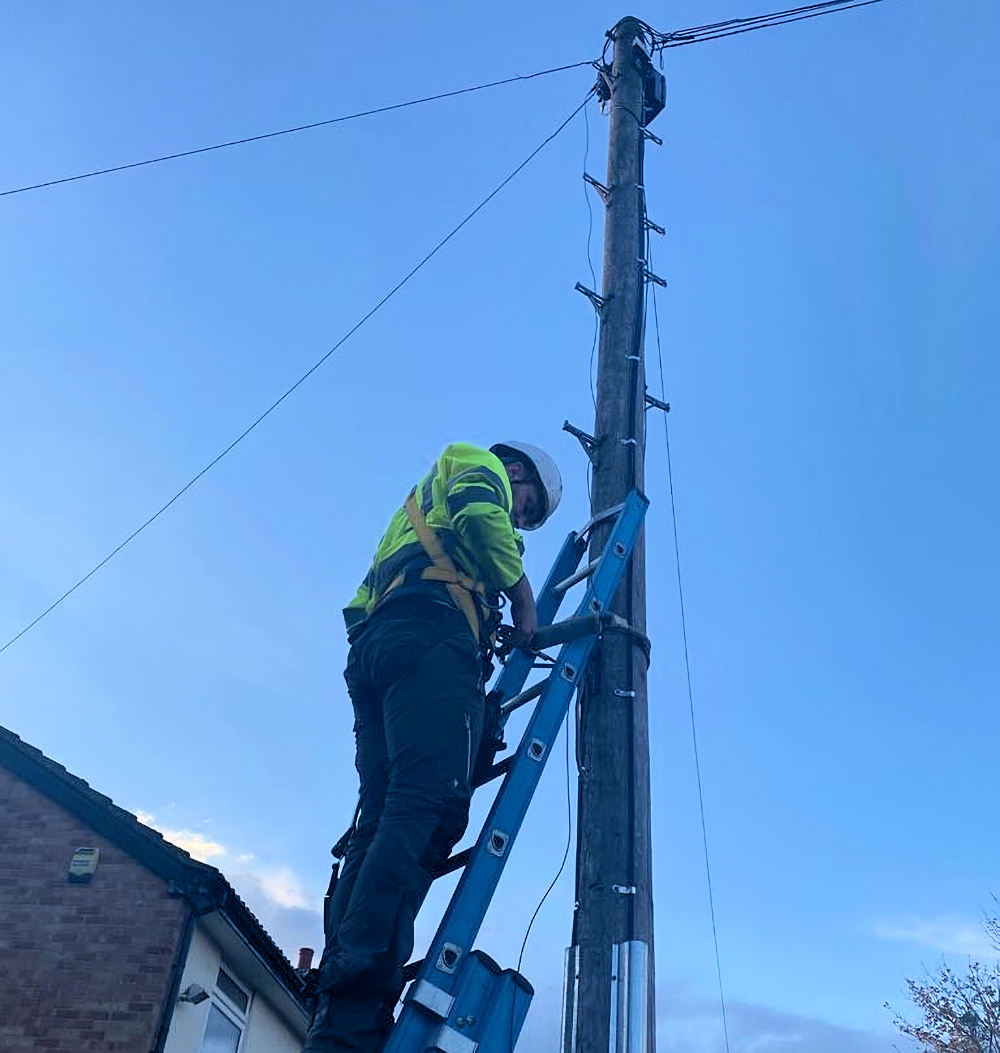 Netomnia engineer up telegraph pole
