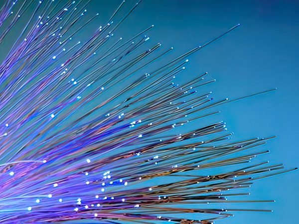 fibre-optic-fiber-optic-cables-gigapixel-very_compressed-height-1000px-cropped