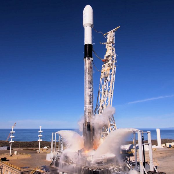 SpaceX-Falcon9-Rocket-Launching-to-Space