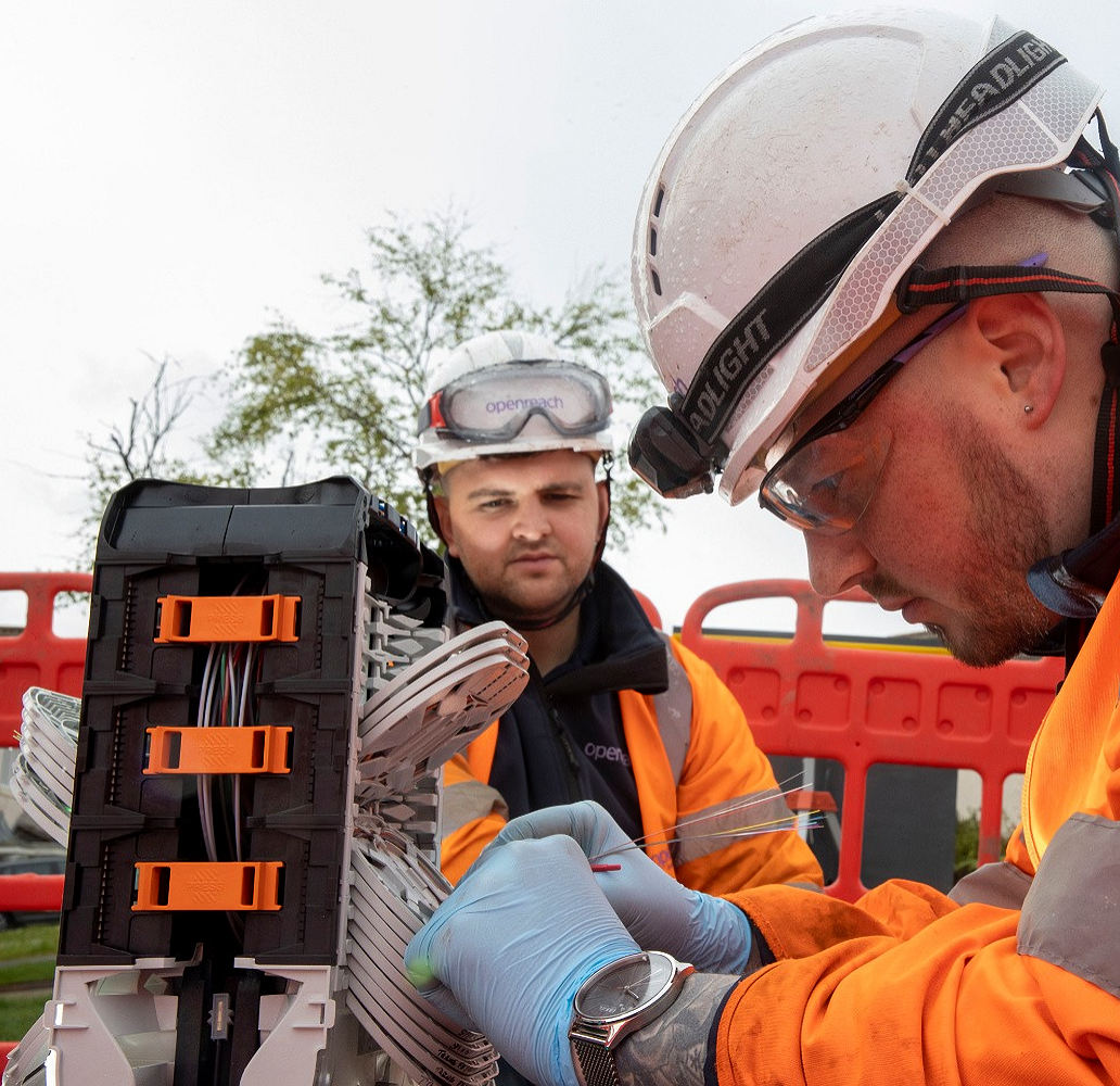 fibre engineers at work for openreach-2021