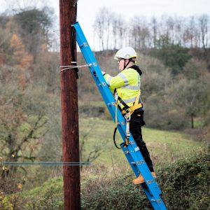 Truespeed fttp engineer on pole