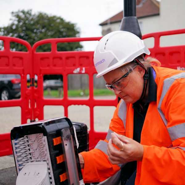 FTTP Openreach Female Engineer over Splitter