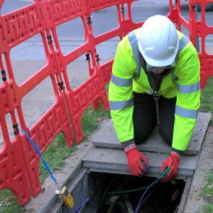 CommunityFibre-Engineer-Over-Street-Chamber-2022