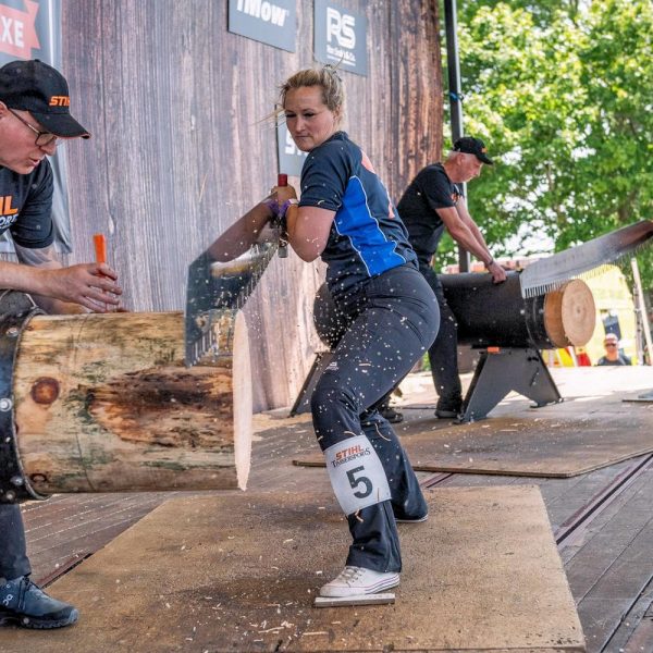 Openreach-Engineer-Justine-Narusa-at-Royal-Welsh-Wood-Chopping-Competition