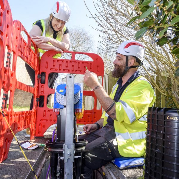 Wildanet FTTP Engineers Over Chamber