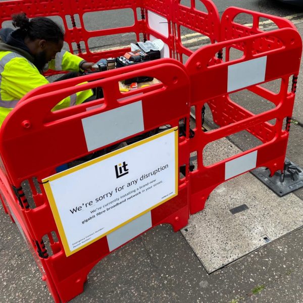 Lit Fibre Engineer Splicing Fibre Lines