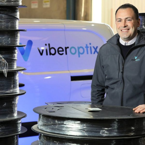 Viberoptix-CEO-next-to-van-and-fibre-drums