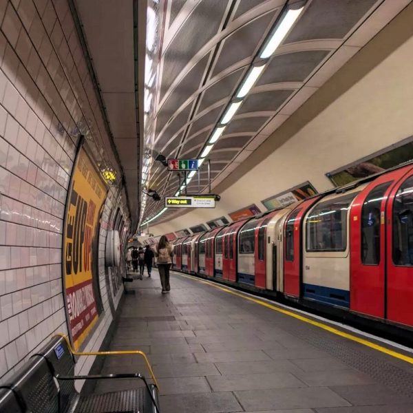 Vodafone-London-Underground-Tube-Train