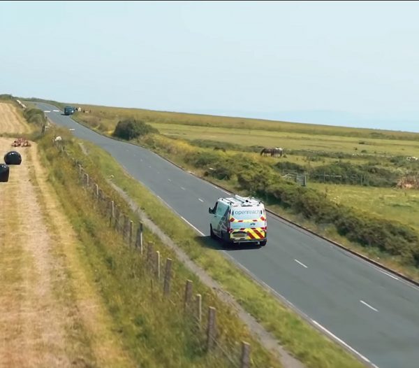 openreach_2017_rural_van_on_country_lane