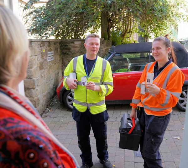 Openreach-2023-Two-FTTP-Engineers-on-Doorstep