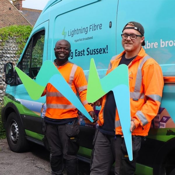 Lightning-Fibre-Engineers-Outside-Van