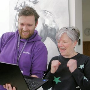 Quickline-broadband-engineer-and-customer-photo