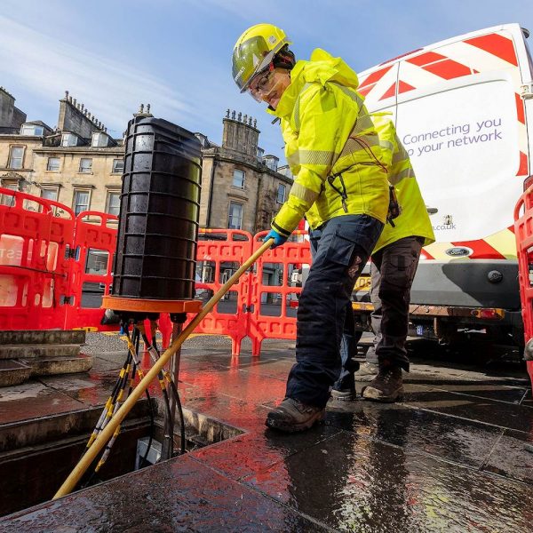 2023 Openreach-engineers-pulling-fibre-duct