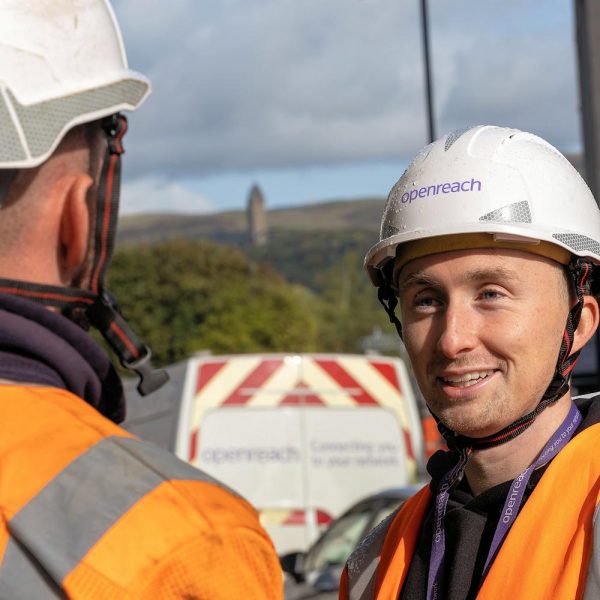 2023 Openreach-engineers-talking