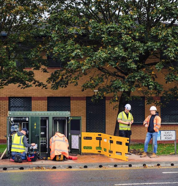 Ogi-Engineers-Install-FTTP-Cabinet