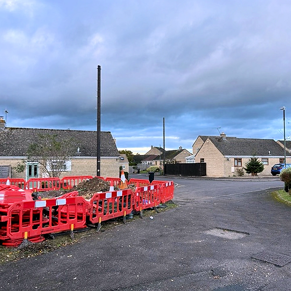 Gigabit Broadband Anti-Poles Protest Turns Ugly in the Cotswolds - Vimarsana News