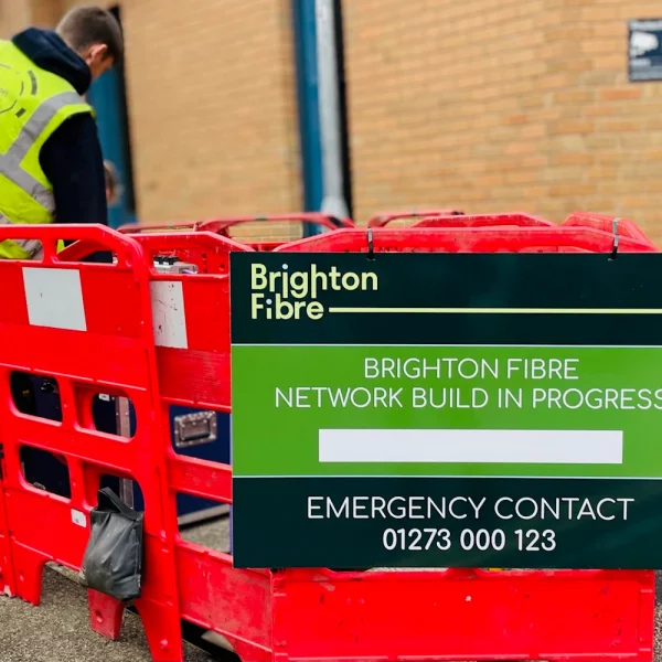 Brighton-Fibre-Engineer-working-next-to-sign