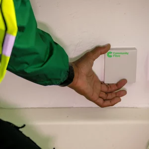 CommunityFibre-Engineer-Holding-ONT-2024