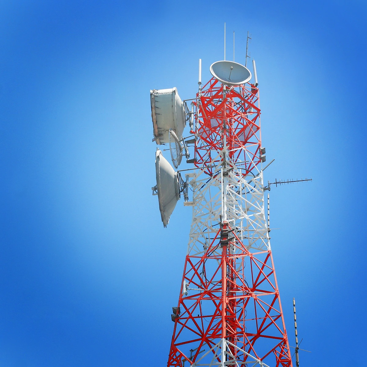 Microwave-wireless-tower-mast-uk