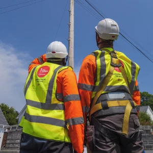 Telcom-WeFibre-Engineers-looking-at-pole