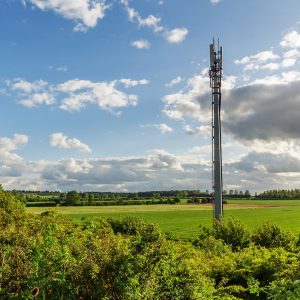 O2-UK-Mobile-Mast-in-a-Rural-Field-2023