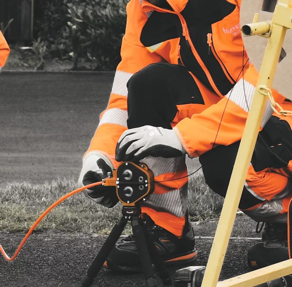 Emtell-UK-Engineers-using-REVOLink3-cable