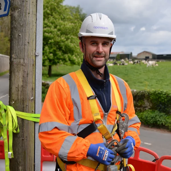 openreach-2024-engineer-next-to-broadband-pole