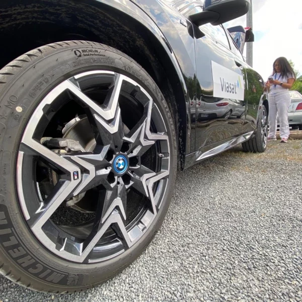 5GAA-BMW-car-with-satellite-imagery-PR