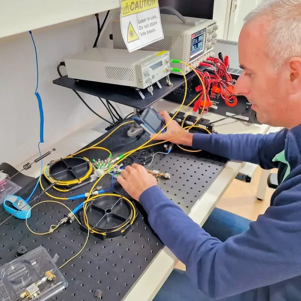 Vodafone-photonic-computer-chip-testing